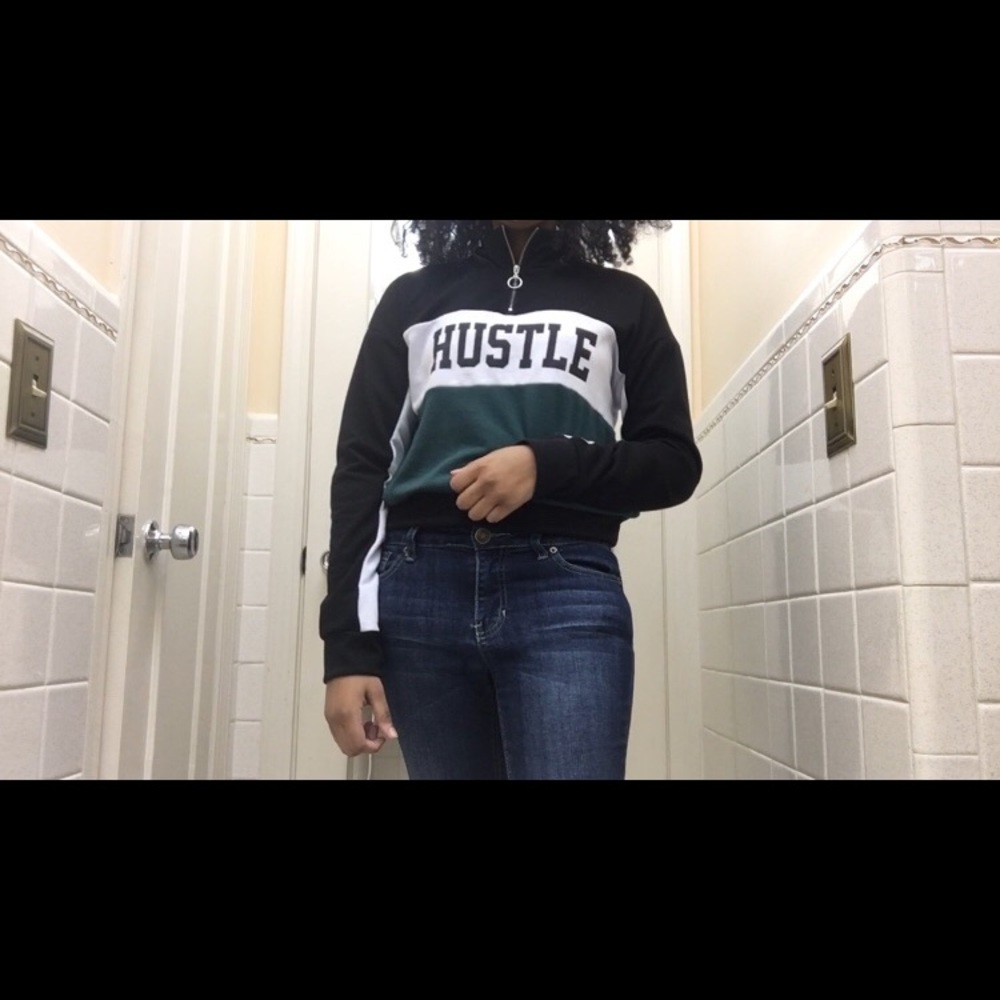 A sweatshirt/longsleeve shirt - Picture 3 of 4